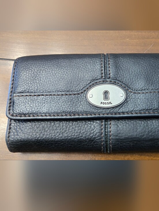 Fossil Handbags - Fossil Black Pebbled Leather Trifold Wallet with Keyhole Plaque